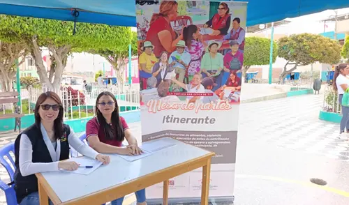 Se instaló una mesa de partes itinerante en la plaza de armas, ofreciendo orientación legal. Fuente: Difusión.
