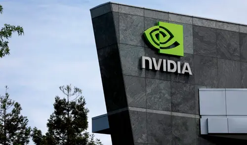 NVIDIA es famosa por fabricar los chips (GPU) que impulsan la inteligencia artificial (IA). Foto: AFP