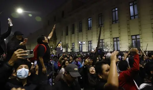 Sutep se une a protestas contra la reforma de pensiones en Perú protest