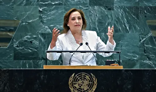 Dina Boluarte se victimiza en la ONU. Foto: Presidencia Flickr Dina Boluarte se victimiza en la ONU.