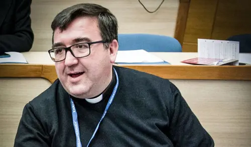 El sacerdote Carlos Loriente, de la Archidiócesis de Toledo, fue detenido en Costa del Sol con drogas, incluida "tusi", tras una denuncia ciudadana. Foto: Archidiócesis de Toledo Detienen a sacerdote en España tras hallarle "tusi", peligrosa cocaína rosa, durante viaje de vacaciones