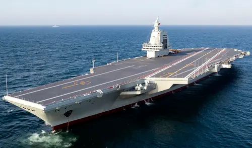 El moderno portaaviones que desafía a EE.UU. cuenta con una catapulta electromagnética.