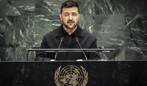 El presidente de Ucrania, Volodímir Zelenski, afirmó en la ONU que la pérdida de fuerza del derecho internacional deja a países atacados dependientes de sus aliados y armamento. Foto: AFP Zelenski advierte en la ONU que Ucrania necesita más armas y aliados ante el avance de Rusia en Europa
