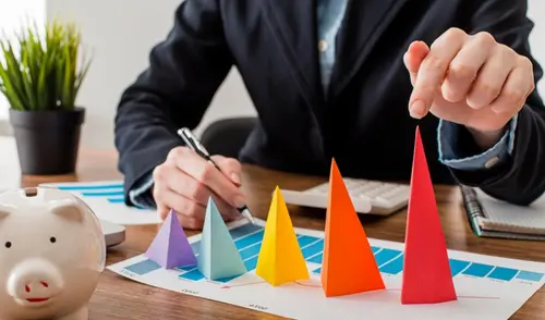 Los inversionistas deben decidir entre la gestión activa o pasiva al construir sus portafolios.