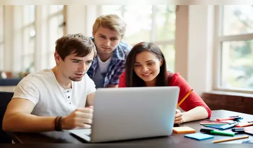 El dominio del inglés abre puertas a la educación, el empleo y la movilidad internacional.