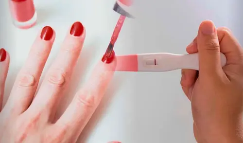 Comisión Europea había advertido el 1 de septiembre sobre riesgos de dos químicos presentes en esmaltes permanentes