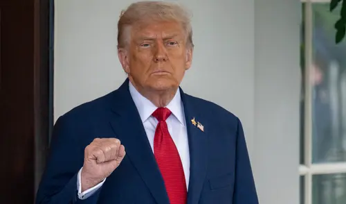 Donald Trump anunció que aplicará aranceles del 100 % a películas extranjeras. Donald Trump anunció que aplicará aranceles del 100 % a películas extranjeras.