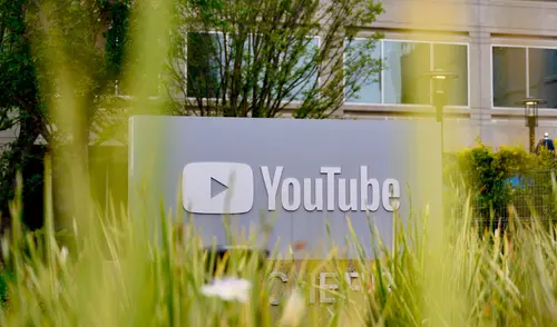 Además de YouTube, Donald Trump fue compensado por X y Meta, plataformas que también cerraron sus cuentas. Además de YouTube, Donald Trump fue compensado por X y Meta, plataformas que también cerraron sus cuentas. Foto: AFP