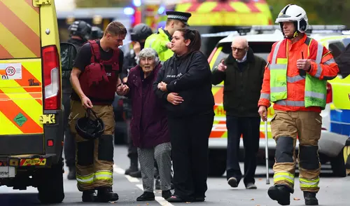 Policías acordonan la sinagoga tras el ataque durante Yom Kippur. Foto: AFP Atentado en Manchester - Reino Unido