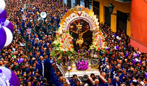 Conoce en dónde ver la transmisión del primer recorrido del Señor de los Milagros. Foto: Promperú