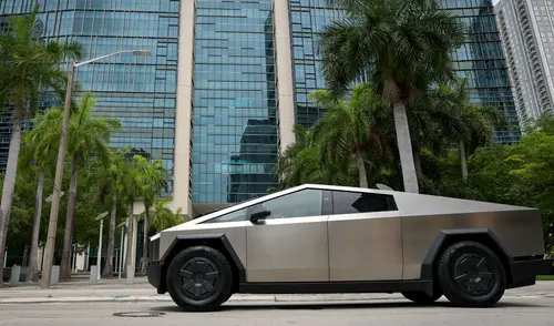 Las camionetas Cybertruck de Tesla son muy populares en Estados Unidos. Foto: AFP