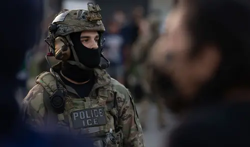 Agentes del ICE podrían detener a indocumentados que asistan al Super Bowl. Agentes del ICE podrían detener a indocumentados que asistan al Super Bowl. Foto: AFP