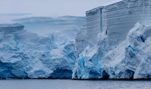 Expertos advierten que la Antártida se deshiela de forma acelerada. Foto: AFP