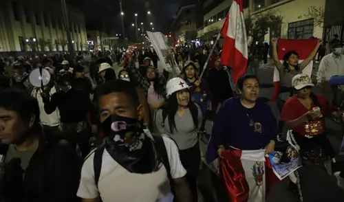 Durante la quinta jornada de movilizaciones se registraron pequeño incidentes entre los ciudadanos y la PNP. Marcha se desarrollo de forma pacífica. Foto: Sebastián Blanco Salazar / LR Marcha Generación Z: quinta jornada de protestas.