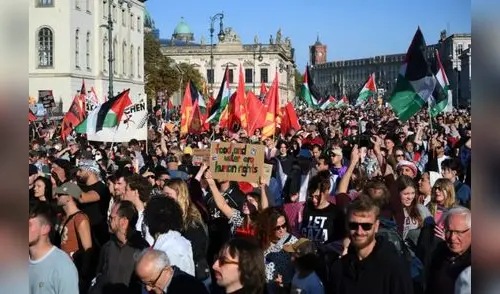 La ciudadanía se moviliza en Berlín contra la injusticia. Foto: AFP La ciudadanía se moviliza en Berlín contra la injusticia. Foto: AFP