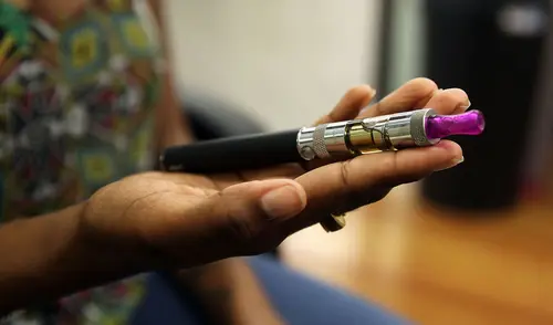 Según la OMS, más de 100 millones de personas usan cigarrillos electrónicos en la actualidad. Foto: AFP