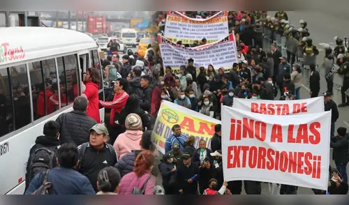 Congreso y transportistas solicitarán al Ejecutivo declarar en emergencia al sector de transporte. Foto: La República paro de transporte