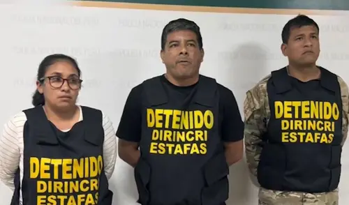 Un oficial de la Marina de Guerra del Perú fue detenido por liderar una red de estafadores que defraudó a empresas estatales con operaciones comerciales falsas. El fraude provocó pérdidas de al menos 500 mil soles. Un oficial de la Marina de Guerra del Perú fue detenido por liderar una red de estafadores que defraudó a empresas estatales con operaciones comerciales falsas. El fraude provocó pérdidas de al menos 500 mil soles.