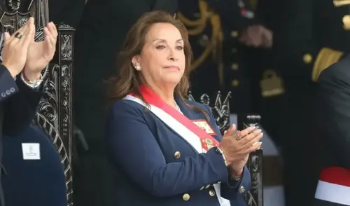 Mandataria participó en la ceremonia por el aniversario de La Marina. Foto: Presidencia Mandataria participó en la ceremonia por el aniversario de La Marina. Foto: Presidencia