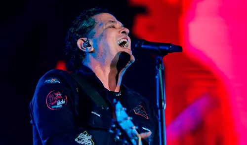 Carlos Vives se emociona al cantar ‘Y se llama Perú’ en Lima: “Si vuelvo a nacer, quiero ser el Zambo Cavero”