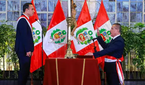 Nuevo ministro de Salud del Gobierno de José Jerí, Luis Napoleón Quiroz. Luis Napoleón Quiroz jura como ministro de Salud del gobierno de José Jerí