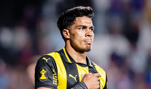 Peñarol derrotó 2-0 a Defensor Sporting y es el primer finalista de la Copa Uruguay 2025