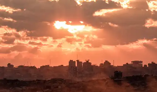 El ejército israelí informó este domingo que lanzó nuevos bombardeos contra objetivos del movimiento islamista Hamás. Foto: AFP Israel confirma haber realizado nuevos ataques en el sur de la Franja de Gaza pese al acuerdo de paz con Hamás