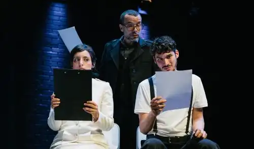 Escena con Rodrigo Palacios, Daniela Trucíos y Renato Rueda. Escena con Rodrigo Palacios, Daniela Trucíos y Renato Rueda.