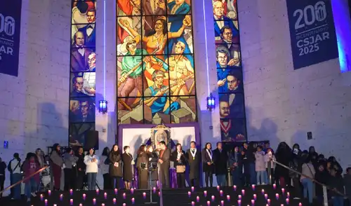El homenaje, que marcó el segundo recorrido procesional, reunió a jueces y fieles devotos. Fuente: Difusión. El homenaje, que marcó el segundo recorrido procesional, reunió a jueces y fieles devotos. Fuente: Difusión.