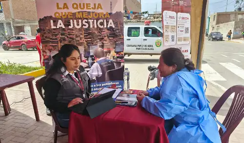 El evento, apoyado por varias entidades, incluyó atención médica, corte de cabello y la recepción de quejas. Fuente: Difusión.