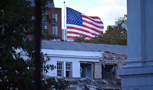 Maquinarie demuele el ala este de la Casa Blanca para crear nuevo salón de baile. Maquinarie demuele el ala este de la Casa Blanca para crear nuevo salón de baile. Foto: AFP