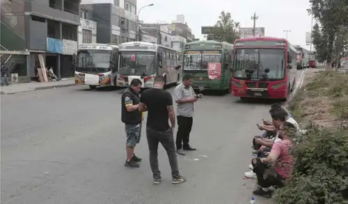 Transportistas siguen siendo extorsionados pese a conversaciones con el Ejecutivo. Foto: La República Transportistas siguen siendo extorsionados pese a conversaciones con el Ejecutivo. Foto: La República
