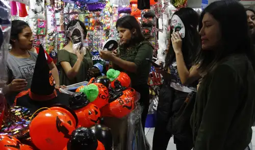 En Gamarra o Mesa Redonda, el desembolso por persona durante Halloween se ubicaría entre S/60 y S/120. Foto: John Reyes/La República Halloween