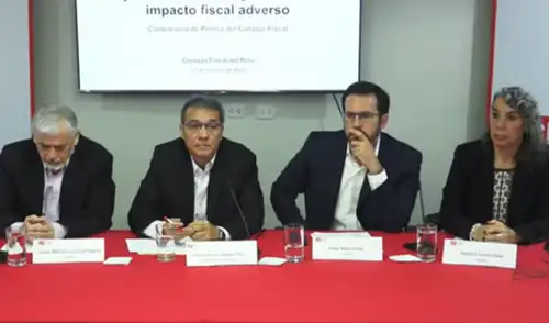 Miembros del CF: Juan Alfredo Escobal, Alonso Segura, Diego Macera y Carolina Trivelli Miembros del CF: Juan Alfredo Escobal, Alonso Segura, Diego Macera y Carolina Trivelli