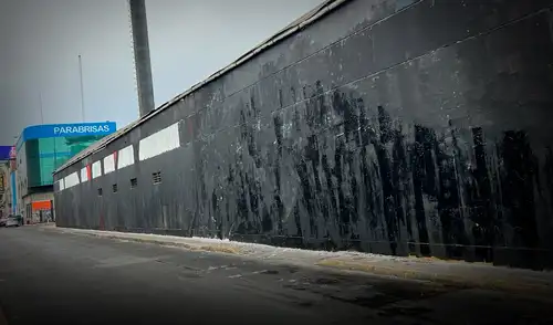 Mural del cantante 'Trvko' borrado durante la madrugada. Foto: Composición LR