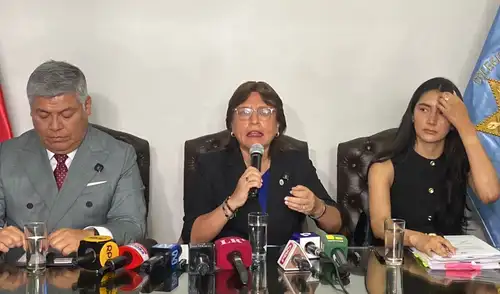 Delia Espinoza dio una conferencia de prensa donde anunció acciones legales contra la JNJ