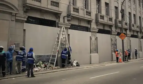 MML borra y pinta sobre mural en honor a Trvko, en Plaza Francia