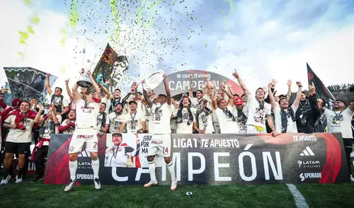 Universitario también consiguió un tricampeonato luego de obtener el título nacional en 1998, 1999 y 2000. Foto: Universitario de Deportes Liga 1 confirma en dónde celebraría Universitario el tricampeonato si derrota a ADT en Tarma