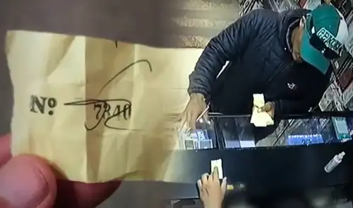 Cámaras de seguridad captaron al extorsionador que amenaza a los negocios de la avenida Miguel Grau