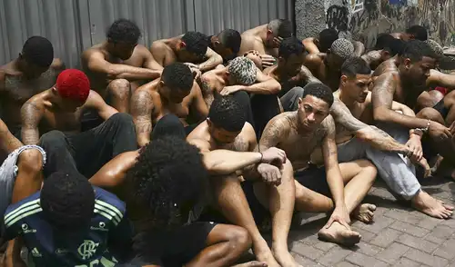 Al menos 64 muertos y más de 80 detenidos durante un megaoperativo policial contra el Comando Vermelho en Río de Janeiro. Foto: AFP Al menos 64 muertos y 81 detenidos deja megaoperativo contra una de las mayores bandas criminales de Brasil