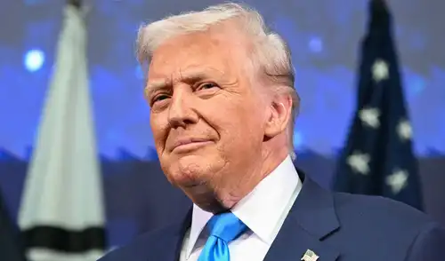 Exasesor de Trump afirma que existe un plan para mantenerlo en la Casa Blanca. Foto: AFP