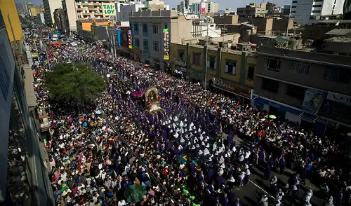 Señor de los Milagros realizó su quinto recorrido el martes 28 de octubre.