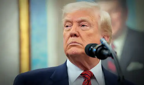 A bordo del Air Force One, Trump negó cualquier intención de atacar suelo venezolano. Donald Trump niega posible ataque de Estados Unidos contra Venezuela tras versiones de medios estadounidenses