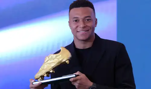 Mbappé se luce con su nuevo trofeo: Botín de Oro LaLiga española.