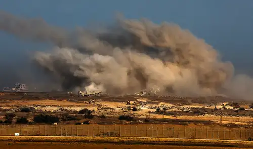 Israel vuelve a bombardear Gaza y realizar ataques terrestres acusando que últimos cuerpos recibidos no son de rehenes