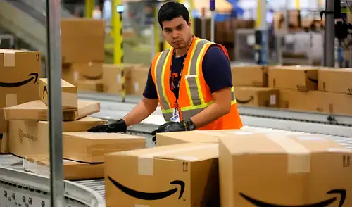 Amazon anunció el despido de 14.000 empleados y se prepara para invertir millones de dólares en IA. Amazon anunció el despido de 14.000 empleados y se prepara para invertir millones de dólares en IA.