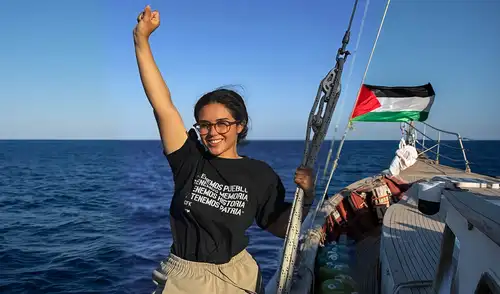 Interceptada por fuerzas israelíes en aguas internacionales, Medrano y otros activistas fueron trasladados a la cárcel de Kichot, en Israel. Foto: Arlin Medrano/Instagram. Arlin Medrano, la periodista mexicana que desafió el bloqueo a Gaza y terminó presa por fuerzas israelíes