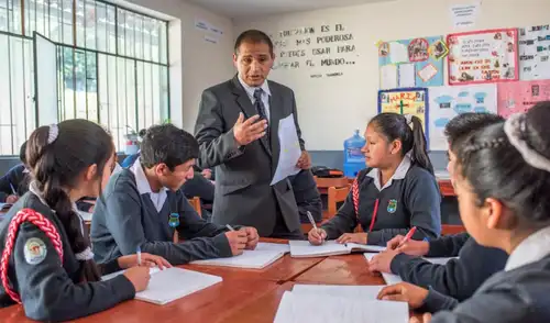 El Ministerio de Educación autorizó la transferencia de más de S/175 millones para asegurar el pago del incremento salarial y asignaciones de 419.000 docentes en Perú. El Ministerio de Educación autorizó la transferencia de más de S/175 millones para asegurar el pago del incremento salarial y asignaciones de 419.000 docentes en Perú.