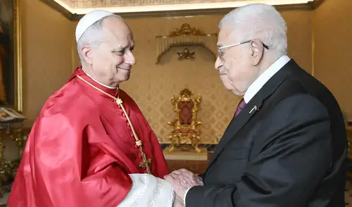 El papa León XIV se reúne con el presidente palestino Mahmud Abás y llama a proteger a los civiles en Gaza