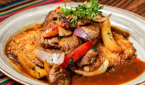 Tacu tacu con lomo saltado: ingredientes y receta para cocinar hoy